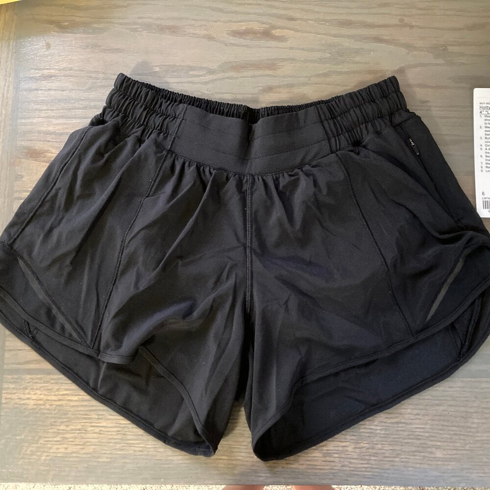 Lululemon Hotty Hot low-rise short 4" lined size 6